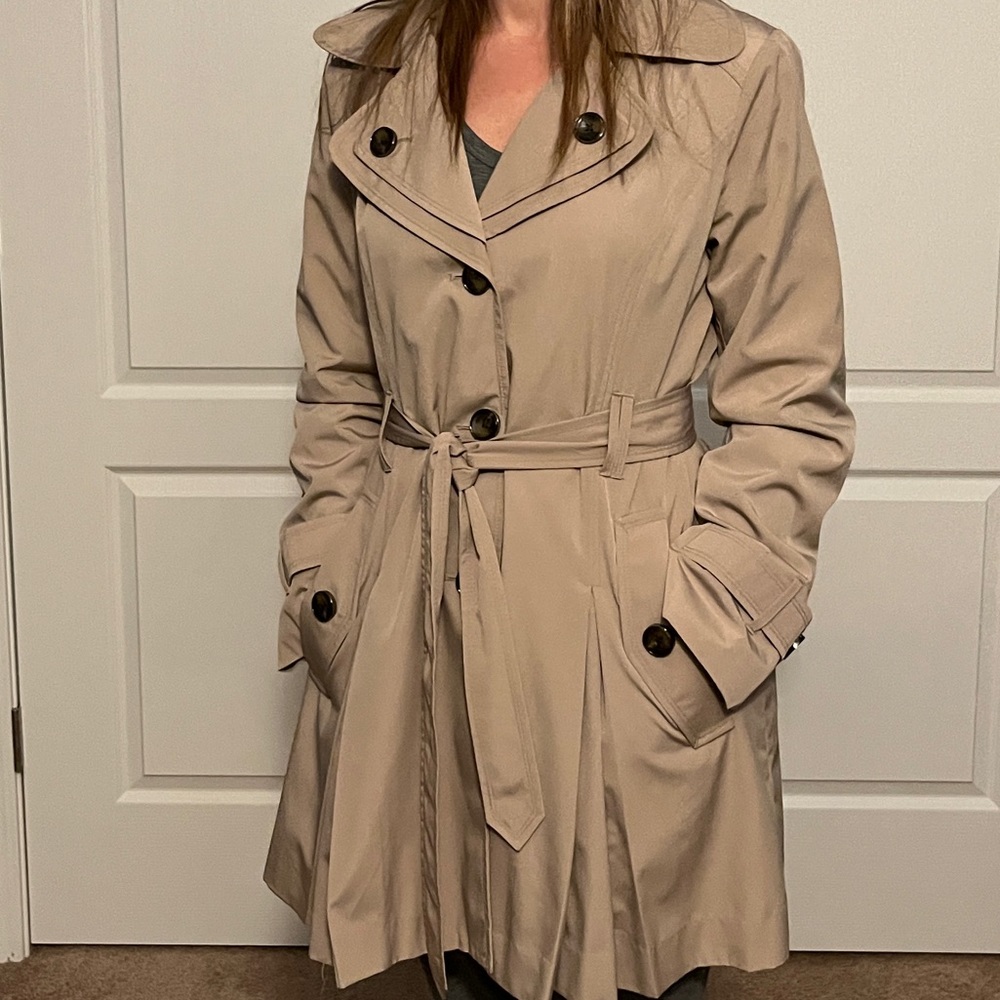 London Fog Khaki Rain Coat, with Belt and Hood, size M